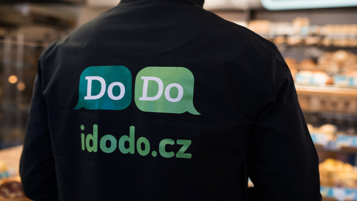 DoDo umí doručit objednávky i doprostřed Balatonu, využívá k tomu ekologické vodní skútry