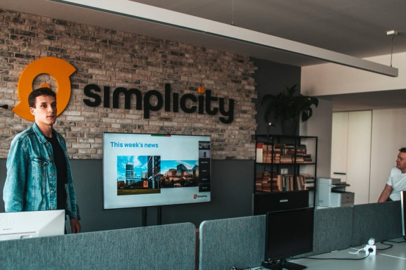 Dodává informace a chce bojovat proti hoaxům. Teď startup Simplicity získal 7 milionů eur na expanzi do USA