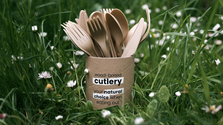 Refork nahrazující jednorázové plastové příbory přírodními materiály získává investice skrze kryptoměnu