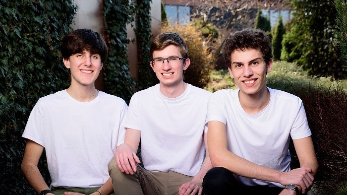 Mladí studenti vyvíjejí nástroj Verifee upozorňující na dezinformační zprávy