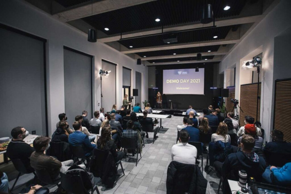 6. ročník akceleračního programu Perry Talnets nabízí startupům přes 1 milion korun