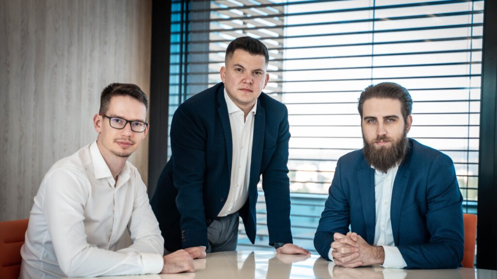 Sázka na umělou inteligenci. Daktela za desítky milionů kupuje Coworkers.ai