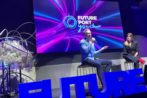 Bezosův šéfkonstruktér raket z Blue Origin i dívka s bionickými pažemi. Future Port Youth přiveze do Prahy špičkové inovátory a vizionáře z celého světa
