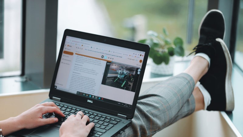 Umělou inteligenci začínáme využívat i v běžném životě. Zásluhu na tom má i česká aplikace Beey