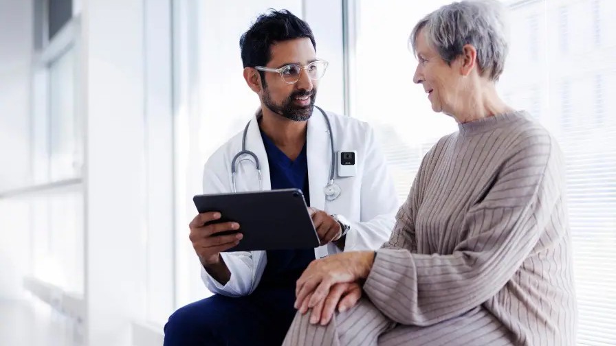 Axis rozšiřuje svůj systém nositelných kamer – uvádí novou „kameru pro nás ostatní“ a sadu ke vzdálené aktivaci