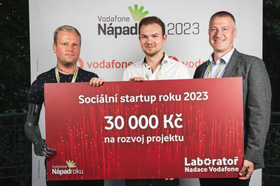 Cenu Sociální startup roku 2023 si odnáší tvůrci bionické protézy. Na přihlášku do 11. ročníku Laboratoře Nadace Vodafone mají zájemci čas do 15. října