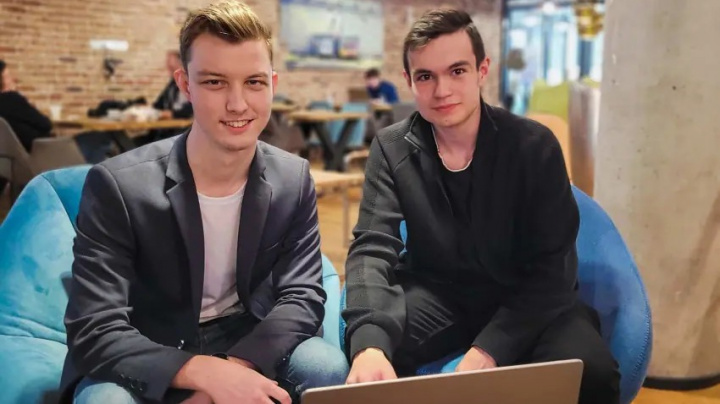 Nejdřív start-up, pak maturita. Aplikace dvou studentů změní život v činžácích