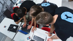 Coding Bootcamp Praha nově nabízí možnost odkladu školného u programů Web Development a Data Science